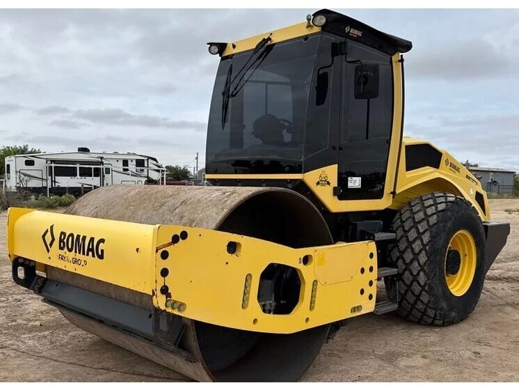 2017 Bomag BW211 DH-5 inspected unit
